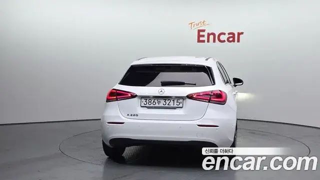 Mercedes-Benz A-Class 2019 — ფოტო 2/20