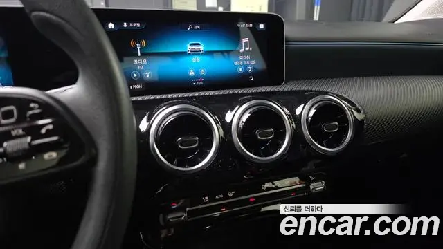 Mercedes-Benz A-Class 2019 — ფოტო 8/20