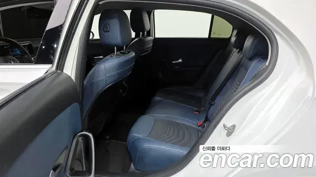 Mercedes-Benz A-Class 2019 — ფოტო 16/20