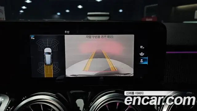 Mercedes-Benz GLB-Class 2021 — Şəkil 15/20