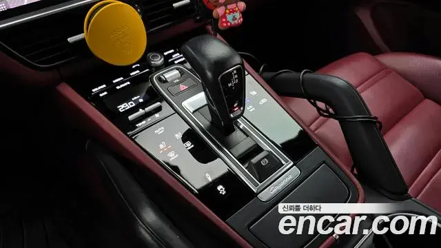 Porsche Cayenne 2021 — Photo 5/20