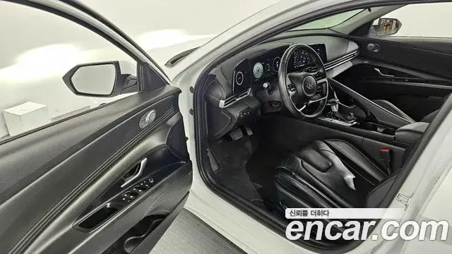 Hyundai The New Avante Hybrid 2021 — Photo 12/20
