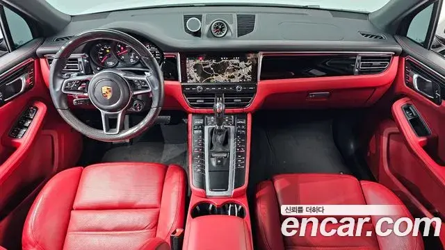 Porsche Macan 2021 — Photo 1/20