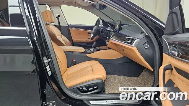 BMW 5 Series 2023 — ფოტო 6/20