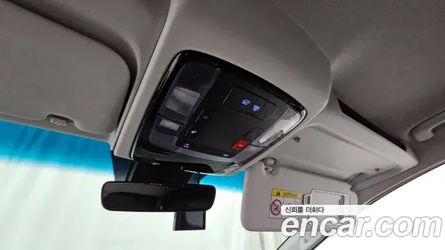 Hyundai Staria 2023 — Photo 6/20