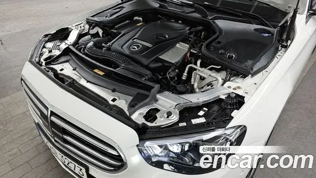 Mercedes-Benz E-Class 2020 — Photo 3/20