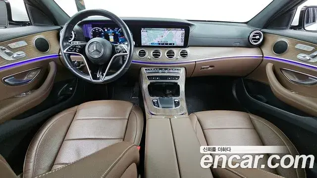 Mercedes-Benz E-Class 2020 — Photo 1/20