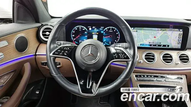 Mercedes-Benz E-Class 2020 — Photo 13/20