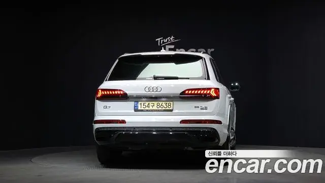 Audi Q7 2023 — Фото 4/20