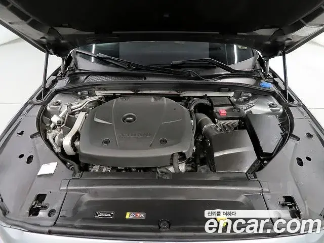Volvo V90 Cross Country 2018 — ფოტო 17/20