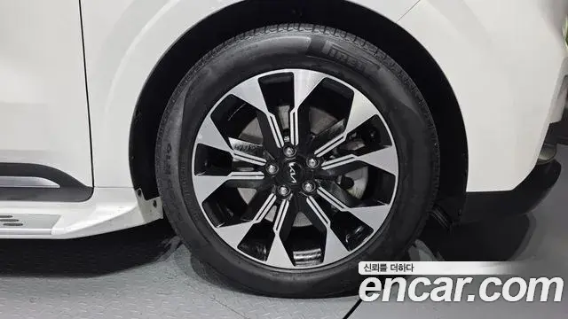 Kia Carnival 2021 — Фото 4/20