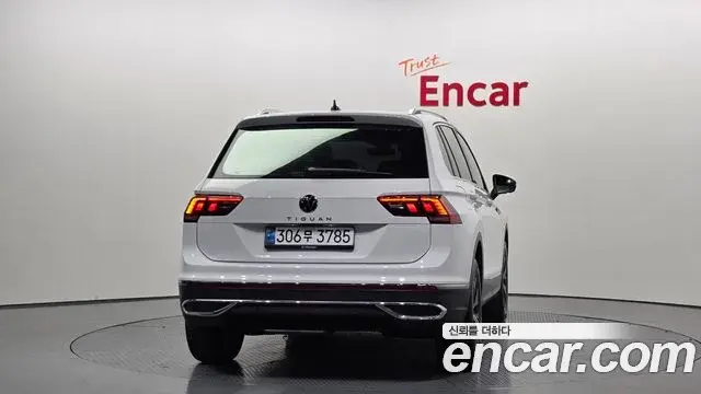 Volkswagen Tiguan 2024 — ფოტო 8/20