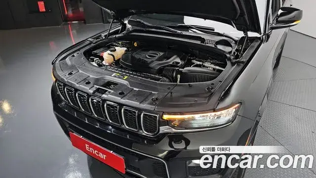 Jeep Grand Cherokee 2022 — ფოტო 4/20