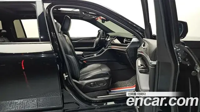 Jeep Grand Cherokee 2022 — ფოტო 19/20