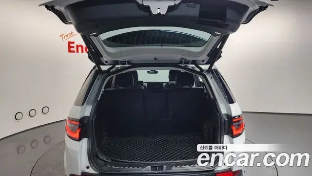 Land Rover Discovery Sport 2022 — Photo 8/20
