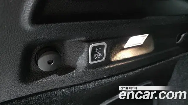 Jeep Grand Cherokee 2022 — ფოტო 17/20
