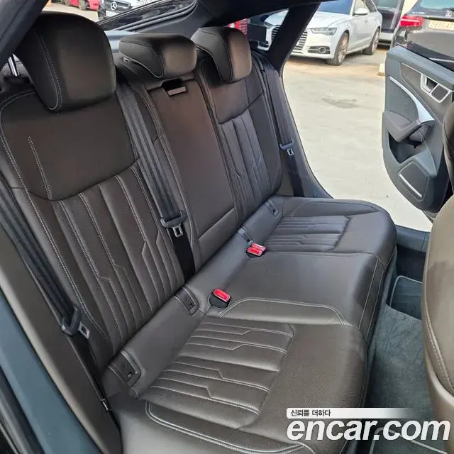 Audi A7 2021 — Şəkil 16/18