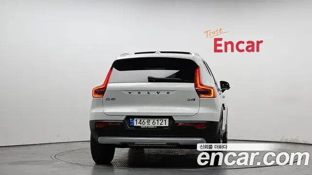Volvo XC40 2021 — Фото 4/20