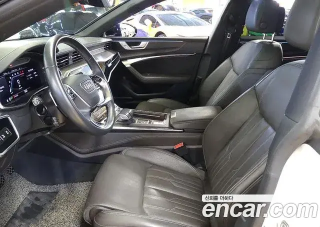 Audi A7 2022 — ფოტო 8/20