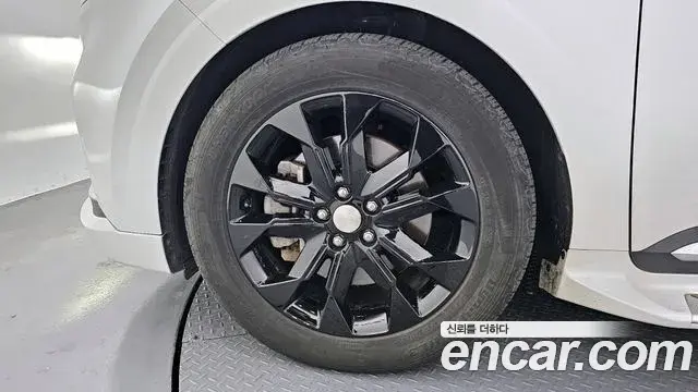 Kia Carnival 2021 — ფოტო 12/20