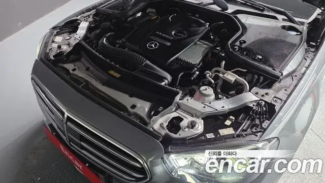 Mercedes-Benz E-Class 2021 — Photo 19/20