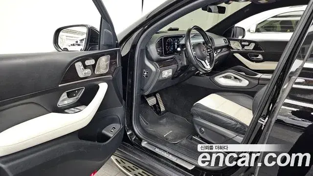 Mercedes-Benz GLE-Class 2023 — Photo 8/20