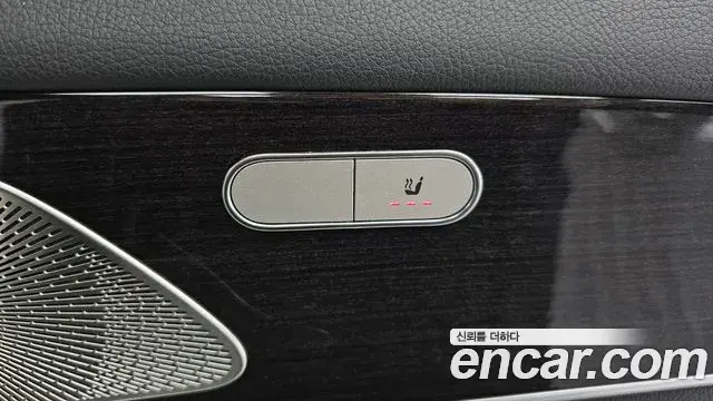 Mercedes-Benz GLE-Class 2023 — Photo 19/20
