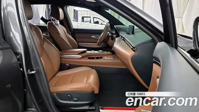 Genesis GV70 2021 — ფოტო 7/20