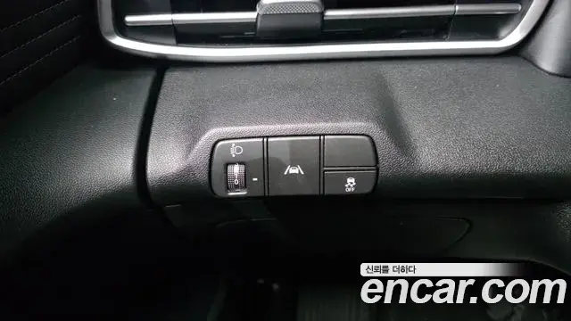 Hyundai The New Avante Hybrid 2021 — Photo 2/20
