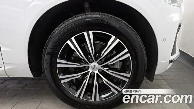 Volvo XC60 2022 — Şəkil 9/20