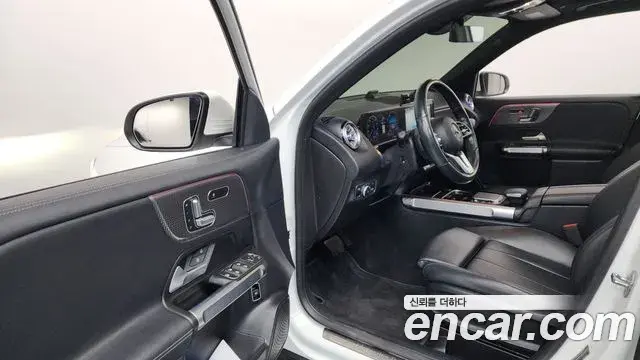 Mercedes-Benz GLB-Class 2021 — ფოტო 10/20