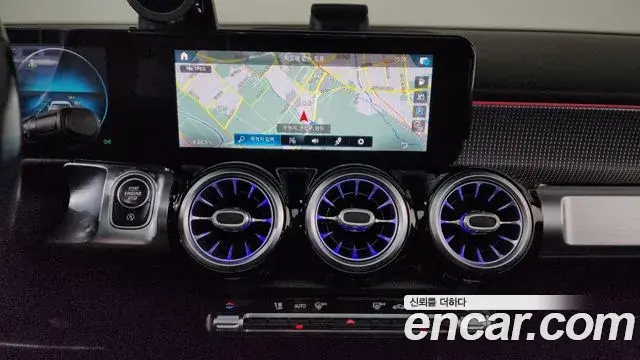 Mercedes-Benz GLB-Class 2021 — ფოტო 14/20