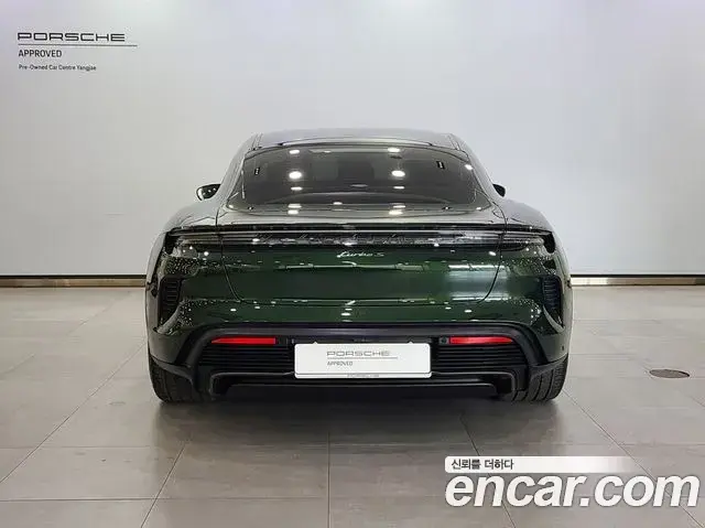 Porsche Taycan 2024 — ფოტო 11/20
