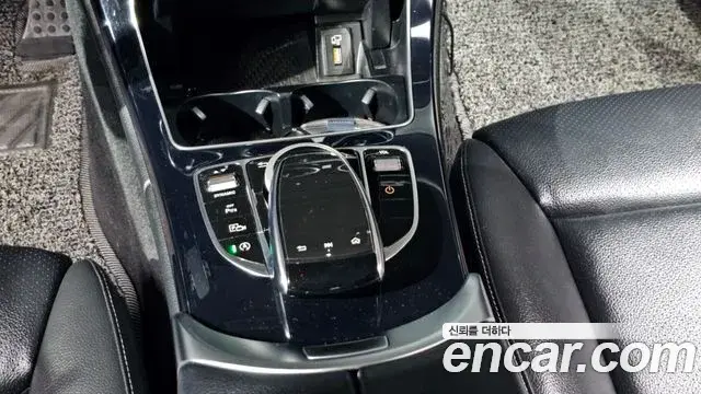 Mercedes-Benz C-Class 2019 — Photo 8/20