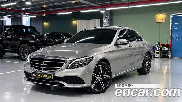 Mercedes-Benz C-Class 2019 — Photo 3/20