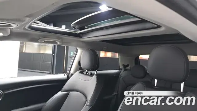 Mini Cooper 2021 — Photo 19/20