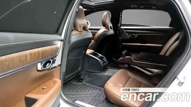 Volvo S90 2021 — Photo 15/20