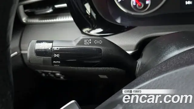 Kia K5 2021 — Şəkil 10/20