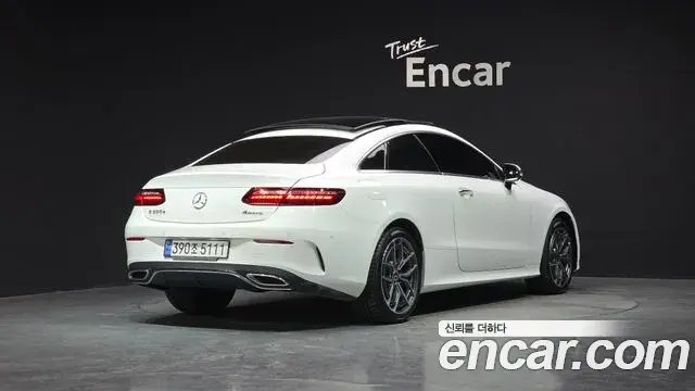 Mercedes-Benz E-Class 2022 — Photo 4/20