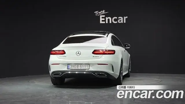 Mercedes-Benz E-Class 2022 — Photo 19/20