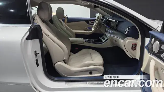 Mercedes-Benz E-Class 2022 — Photo 5/20