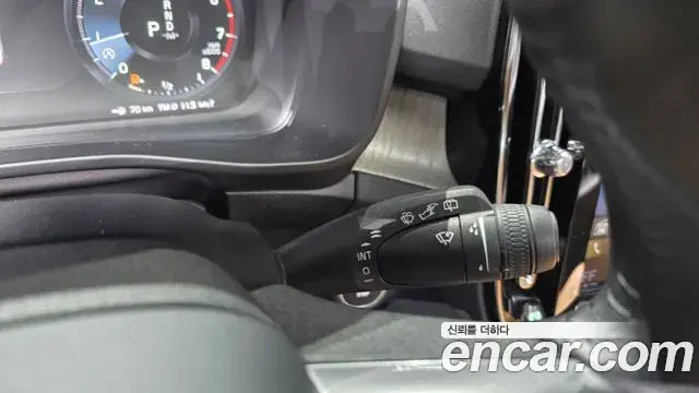 Volvo XC40 2020 — Şəkil 10/40