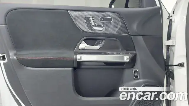 Mercedes-Benz GLB-Class 2021 — Photo 6/20