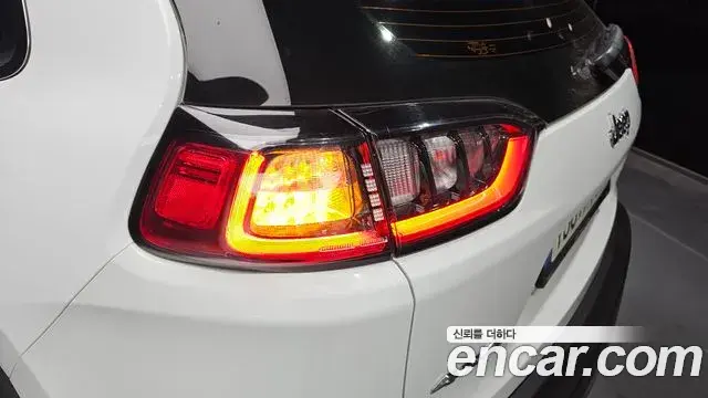 Jeep Cherokee 2021 — Photo 3/34