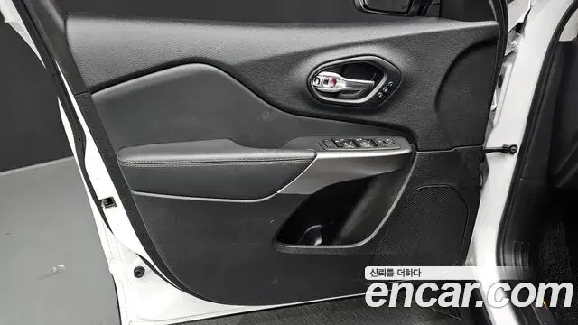 Jeep Cherokee 2021 — Photo 22/34