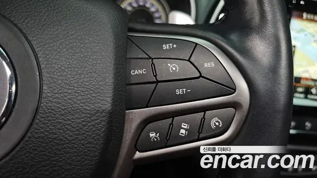 Jeep Cherokee 2021 — Photo 25/34