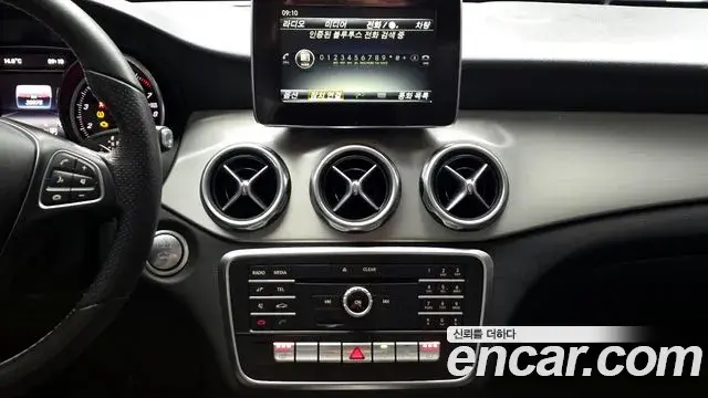 Mercedes-Benz GLA-Class 2018 — Фото 13/20