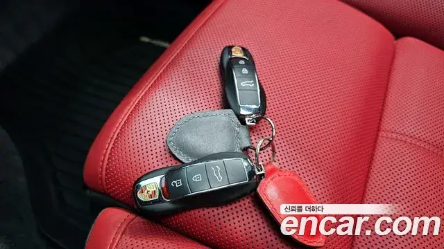 Porsche Macan 2021 — Şəkil 21/30