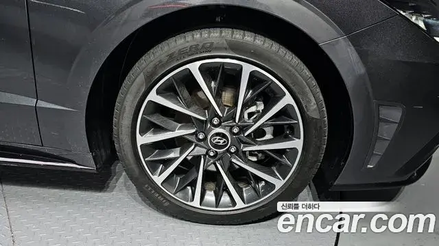 Hyundai Sonata Hybrid 2023 — Şəkil 24/30
