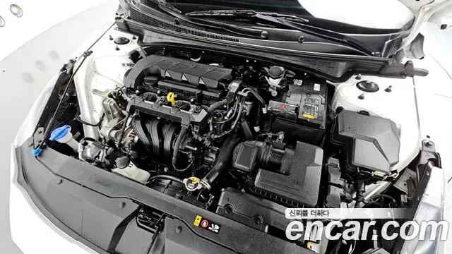 Hyundai The New Avante Hybrid 2023 — ფოტო 17/20
